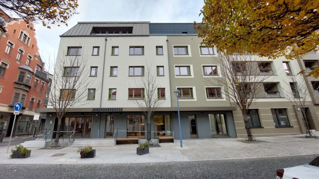 Umbau eines Wohnblocks zur Jugendherberge