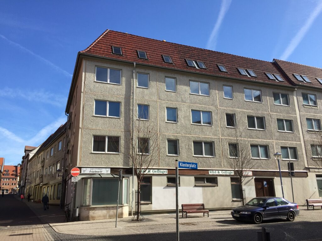 Umbau eines Wohnblocks zur Jugendherberge