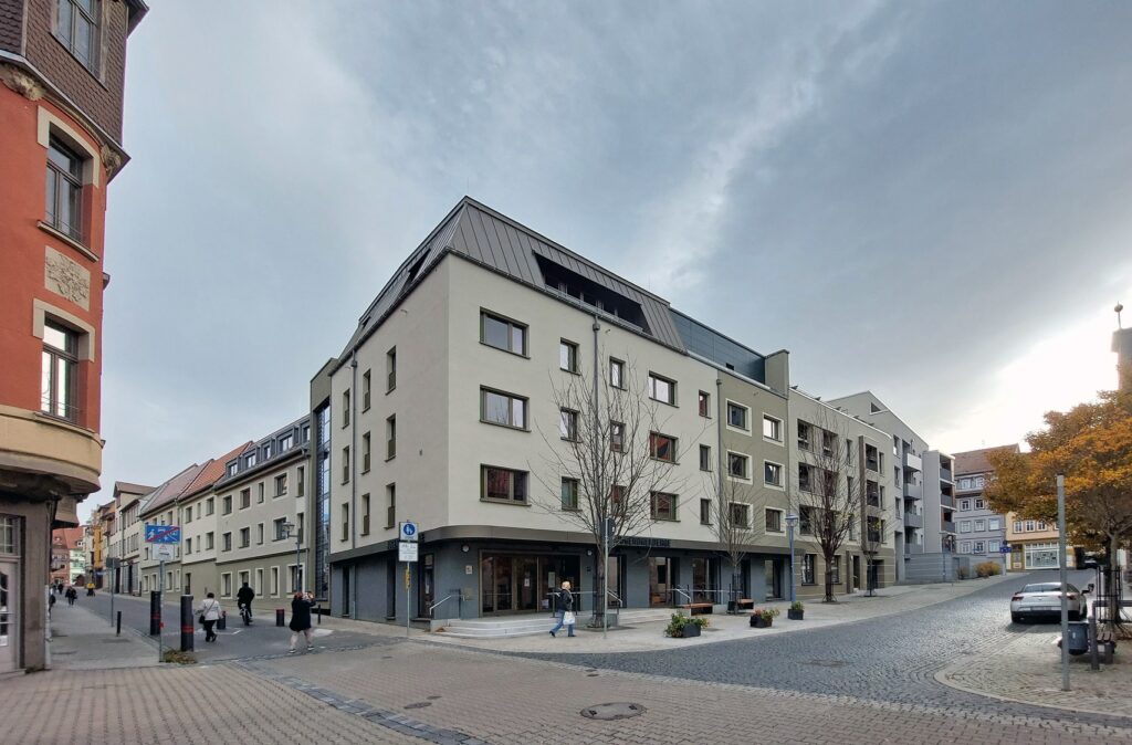 Umbau eines Wohnblocks zur Jugendherberge
